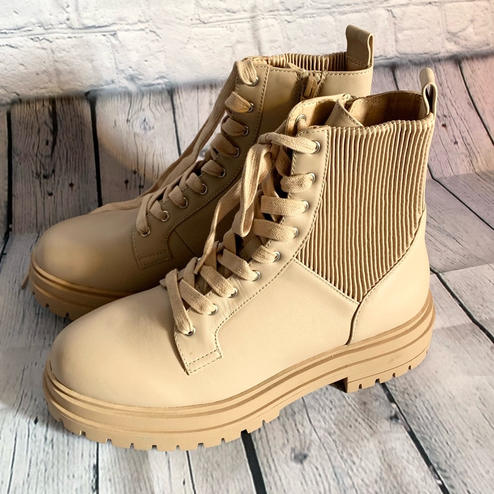 Chelsea Violet Rumi Boots: Size 7